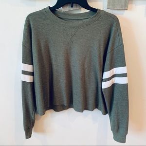 green long sleeve crop